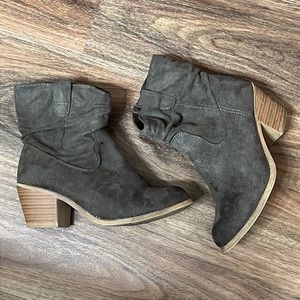 Maurices Scrunch Booties (used)